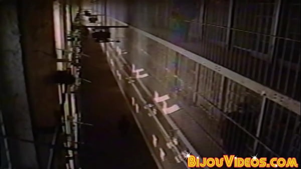 La muscolosa spia omosessuale si è presa appassionatamente in territorio nemico