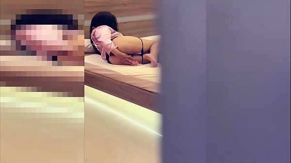 SPYING ON MY HORNY STEPMOM I MASTURBATE ON HER BACK WITHOUT HER NOTICEING