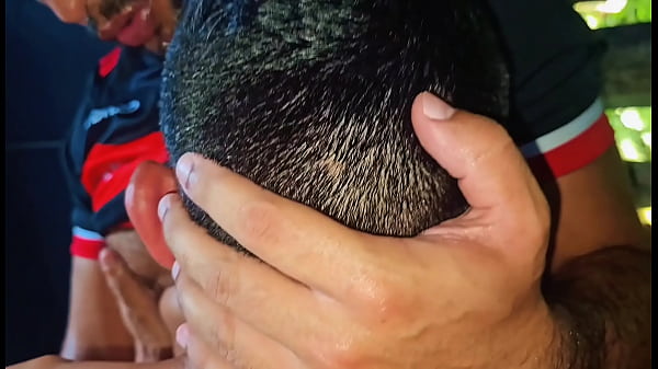 Saboroso twink brasileiro &eacute_ fodido por amigos depois da partida de futebol - FULL Sheer.